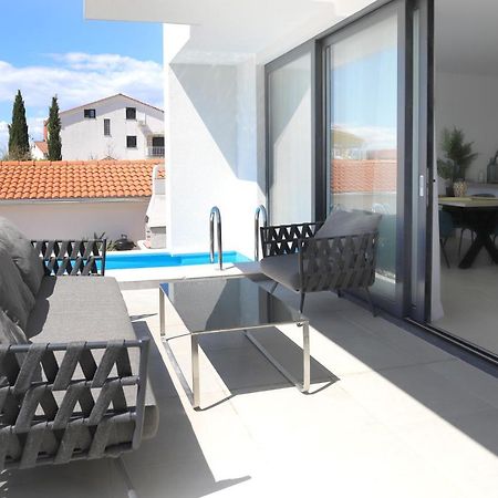 Apartments Terra Sun With Private Pool Or Jacuzzi Нивице Екстериор снимка