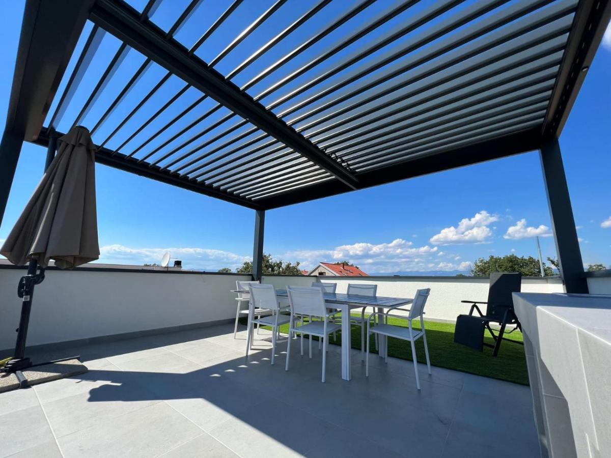 Apartments Terra Sun With Private Pool Or Jacuzzi Нивице Екстериор снимка