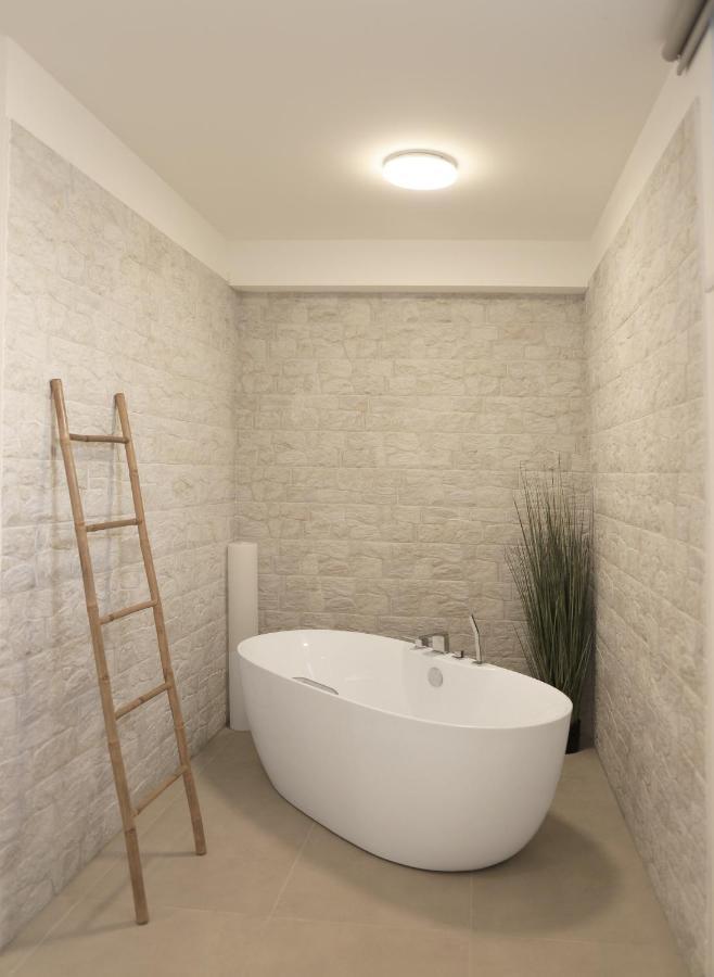 Apartments Terra Sun With Private Pool Or Jacuzzi Нивице Екстериор снимка