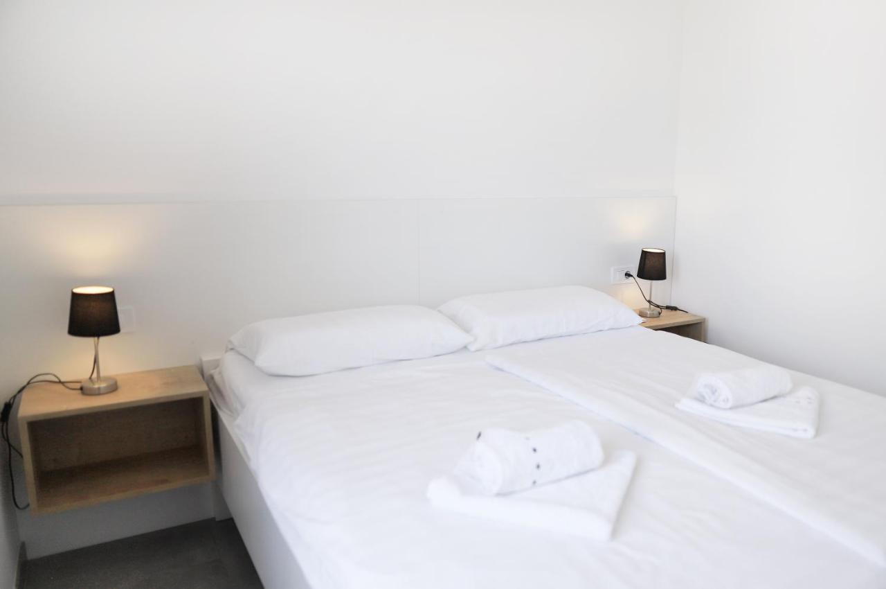 Apartments Terra Sun With Private Pool Or Jacuzzi Нивице Екстериор снимка