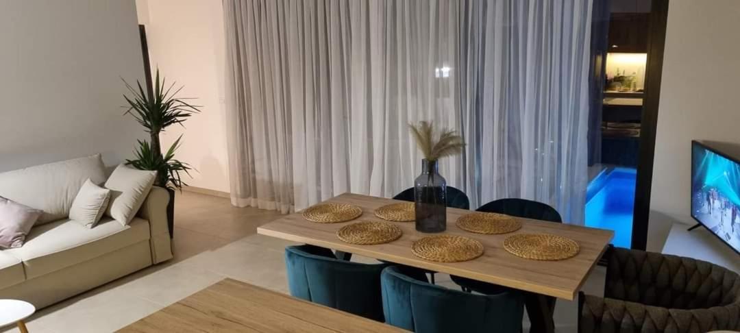 Apartments Terra Sun With Private Pool Or Jacuzzi Нивице Екстериор снимка