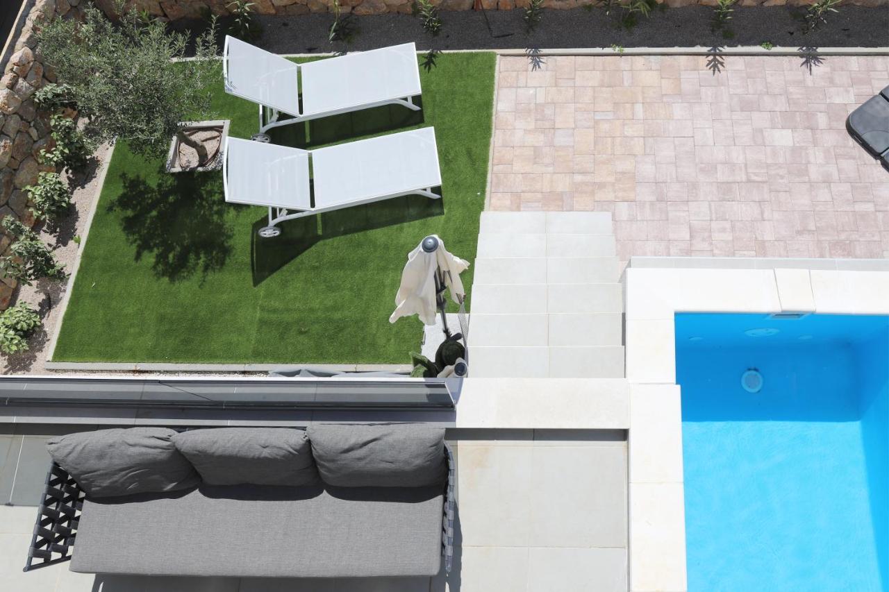 Apartments Terra Sun With Private Pool Or Jacuzzi Нивице Екстериор снимка