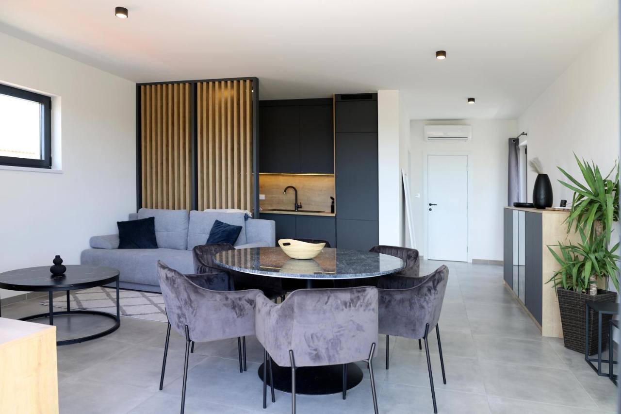 Apartments Terra Sun With Private Pool Or Jacuzzi Нивице Екстериор снимка