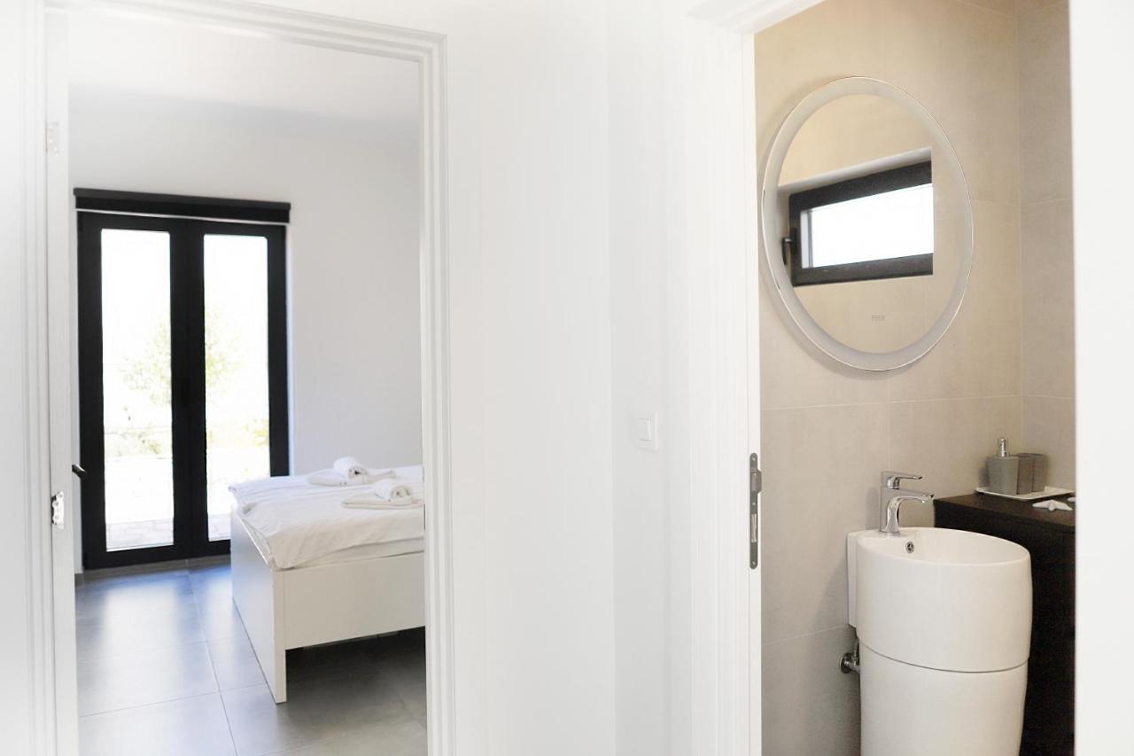 Apartments Terra Sun With Private Pool Or Jacuzzi Нивице Екстериор снимка