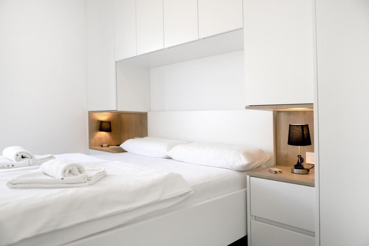 Apartments Terra Sun With Private Pool Or Jacuzzi Нивице Екстериор снимка