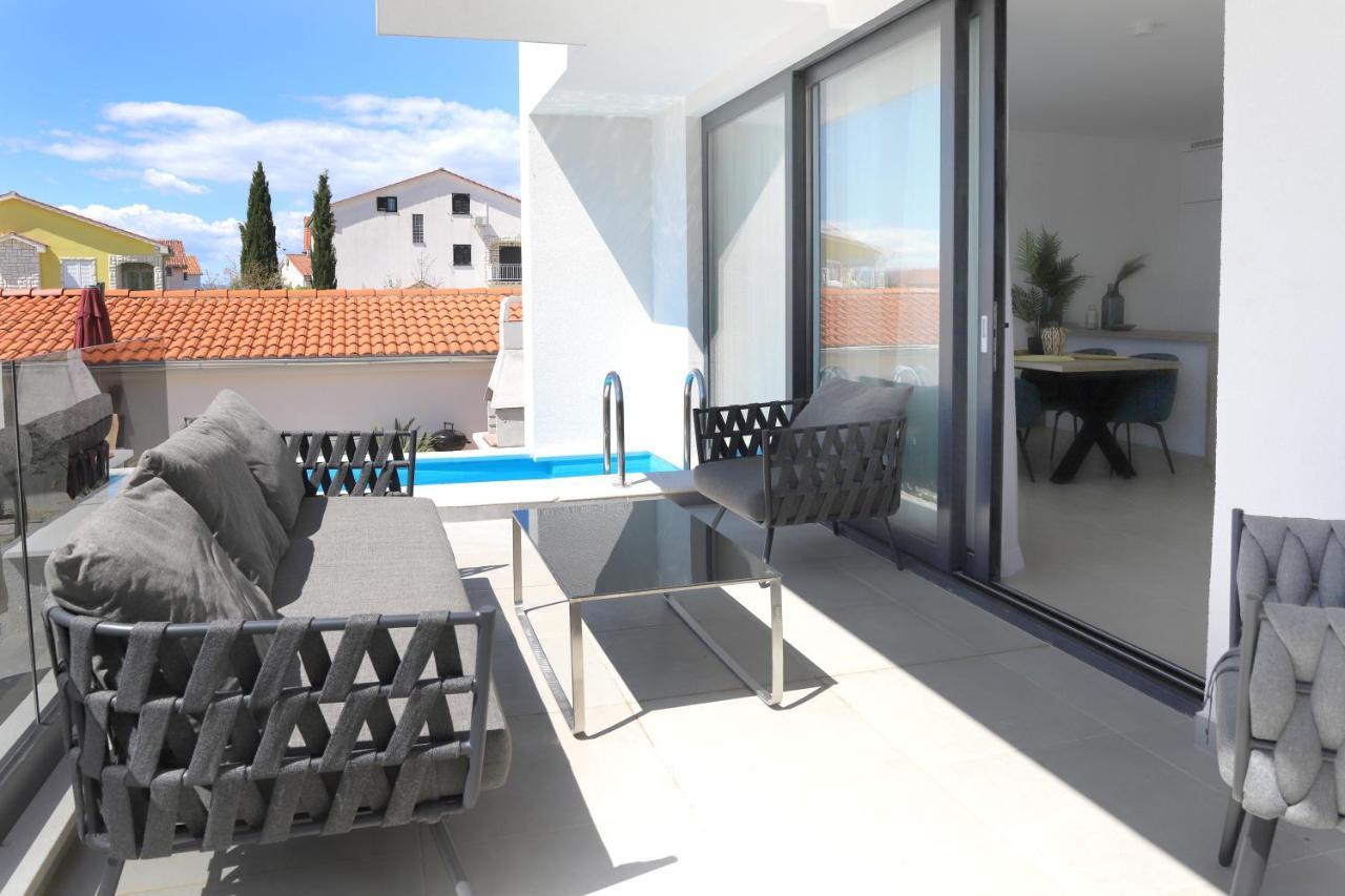 Apartments Terra Sun With Private Pool Or Jacuzzi Нивице Екстериор снимка