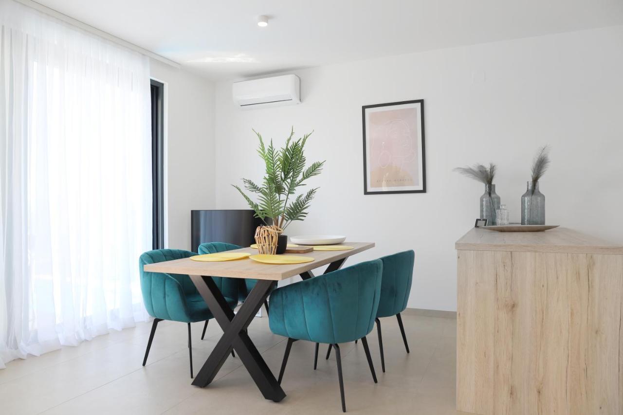 Apartments Terra Sun With Private Pool Or Jacuzzi Нивице Екстериор снимка